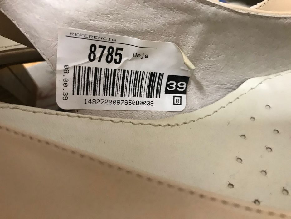 Sapatos aberto atras NOVOS 40 e 39