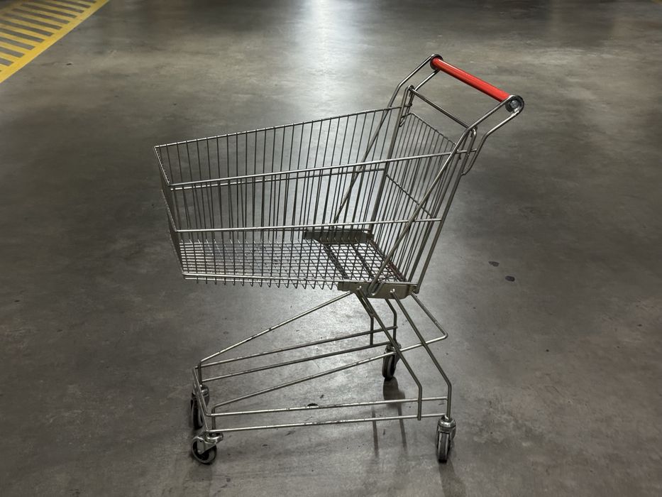 Carrinho de compras em metal