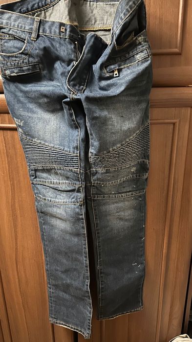 Стильные джинсы Balmain