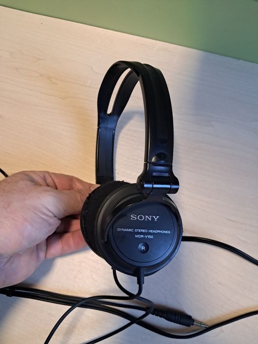 Навушники студійні Sony MDR-v150