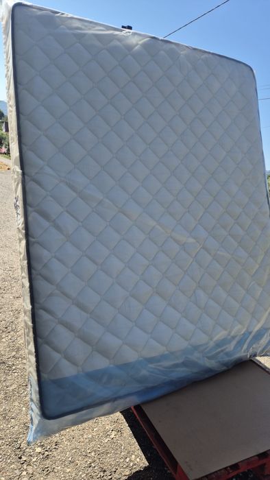 Vendo Cama (com estrado) +Colchão Novos