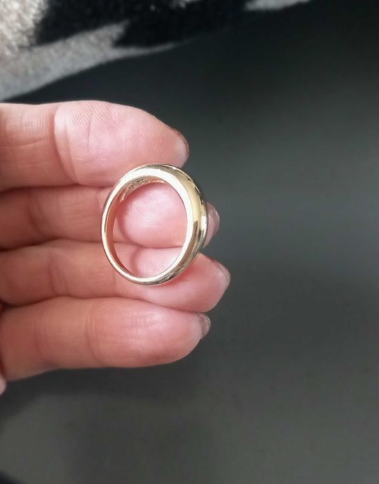 Pierścionek nieregularna obrączka