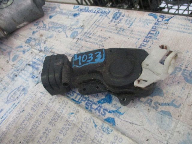 Fechadura / fecho porta trás esquerdo TOYOTA Corolla Liftback (_E11_)