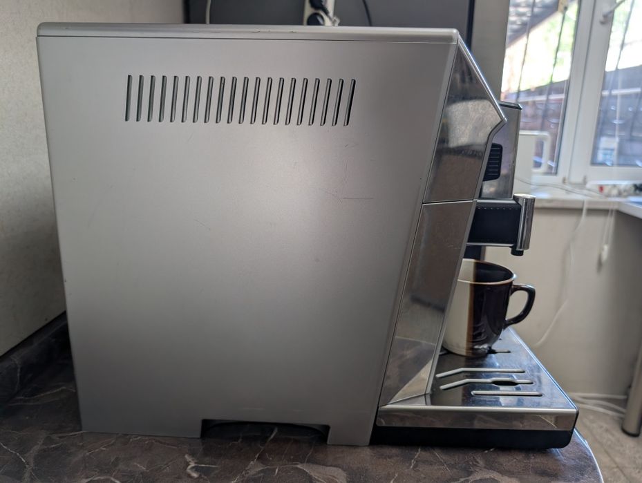 Кавомашина преміум-класу DeLonghi PrimaDonna Class (ECAM 550.55.SB)з Німеччини.