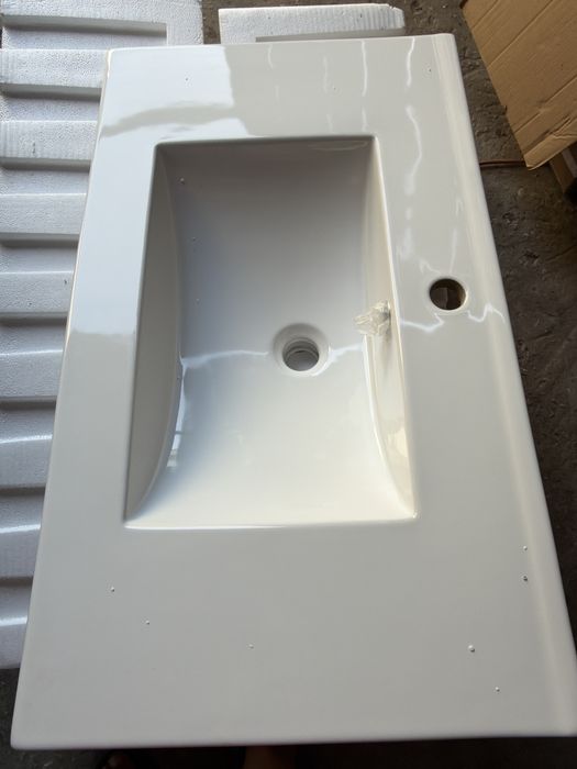 Ceramiczna umywalka 80 cm