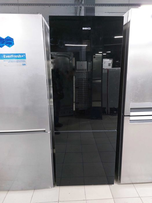 Холодильник BEKO rnca366e30zxb ідеальний стан зі складу