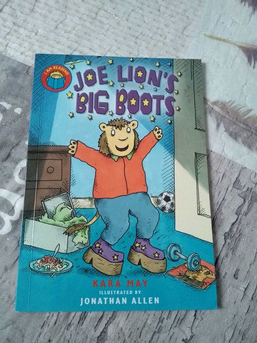 Książka po angielsku Joe Lion's Big Boots. I am Reading, Kara May
