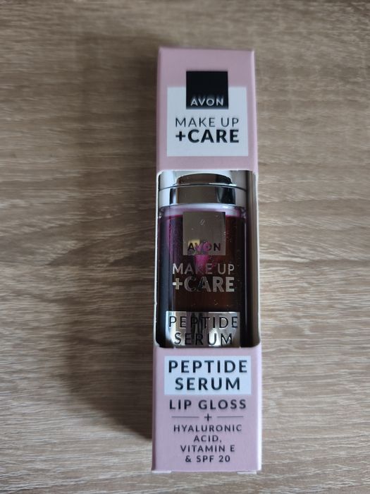 AVON CARE - Błyszczyk serum z peptydami BERRY QUENCH