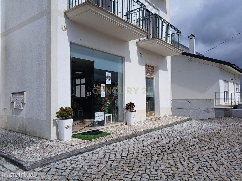 Escritório amplo e luminoso no centro do Louriçal, Pombal - 60m²