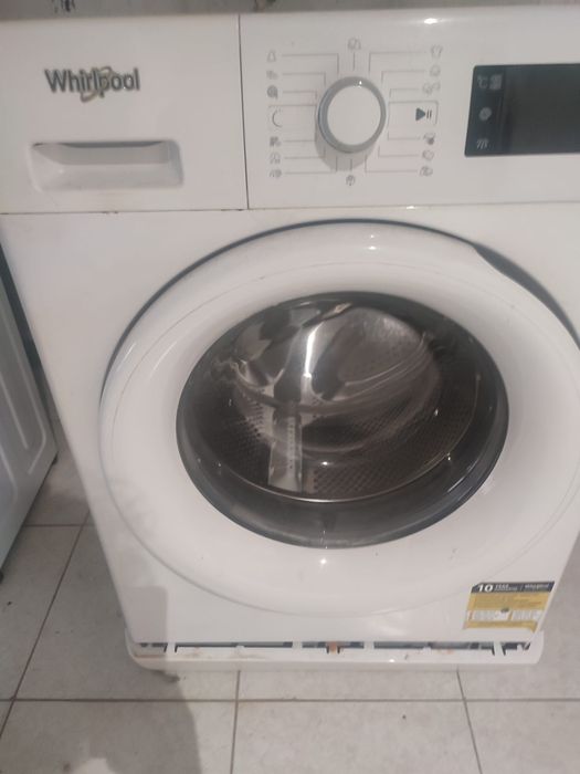 Maquina lavar roupa Whirlpool avariada