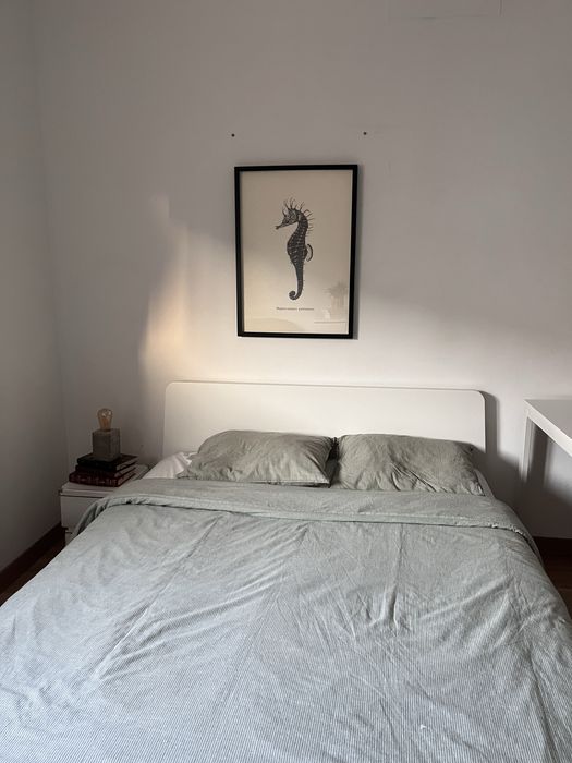 Cama branca Ikea - conjunto completo (cama, estrado e colchao).