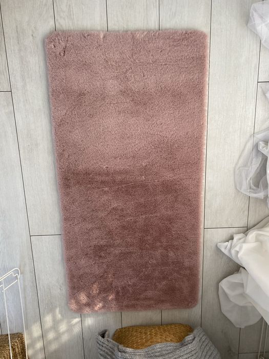 Dywanik różowy z pluszu 60x120 cm