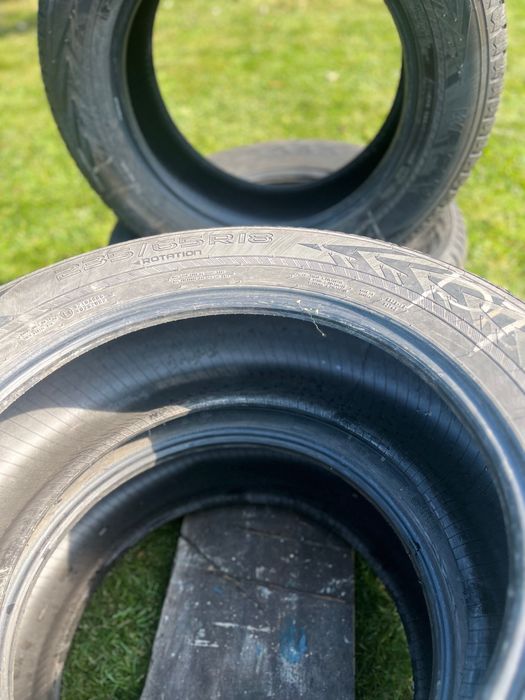 Opony zimowe do SUVA komplet Nokian Vr Suv 4 R18 235 x 65 x 18 st. bdb
