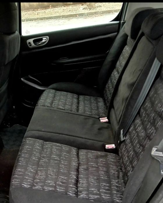 Carro peugeot 307 . 2400€