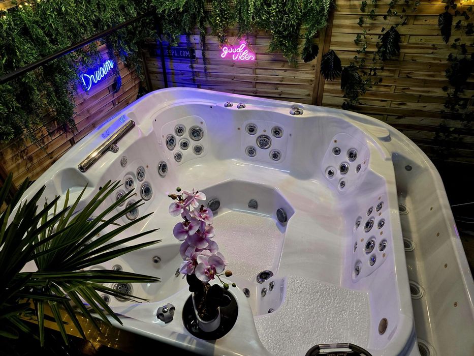 Jacuzzi Coastspa Cascade II Balboa ST4 WIFI najwyższa klasa wanny