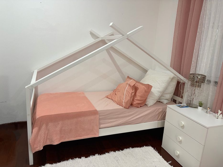Cama com estrado e colchão de Criança