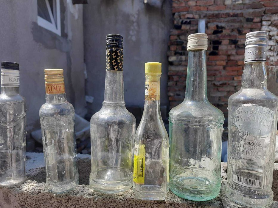 продам банки 3-х и 0,5 литровые ,бутылки