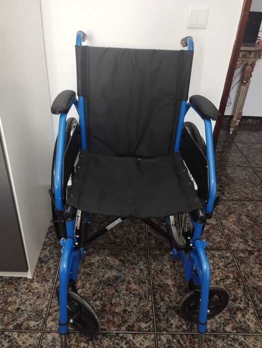 Vendo cadeira de rodas