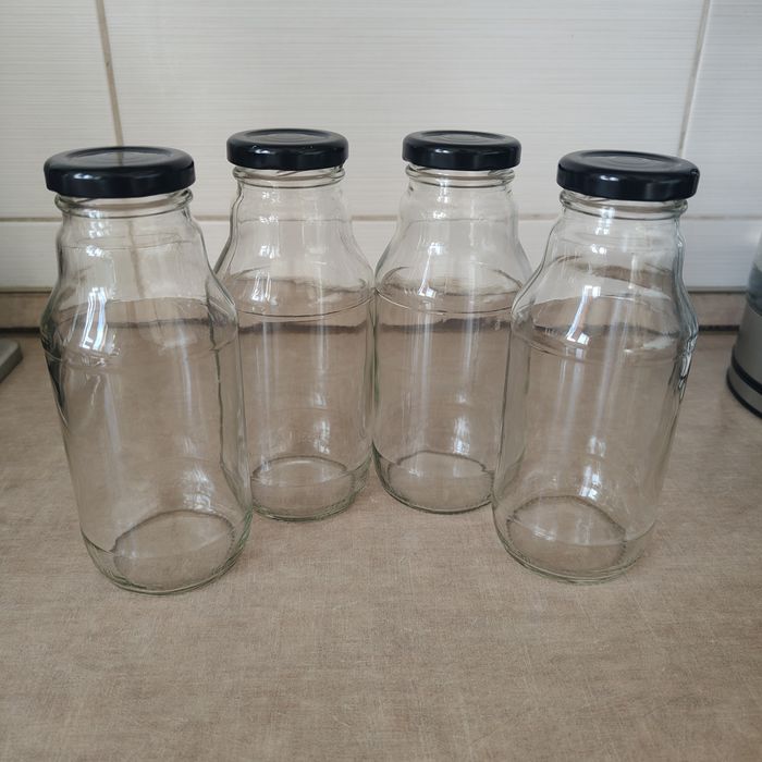 Zestaw szklanych butelek z zakrętkami 330 ml
