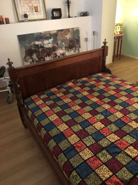 Cama de Casal em Madeira Maciça (1,90x1,38m) c/ Estrado Incluído