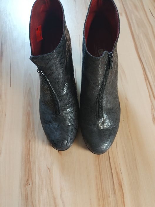 Świetne, skórzane botki, 41