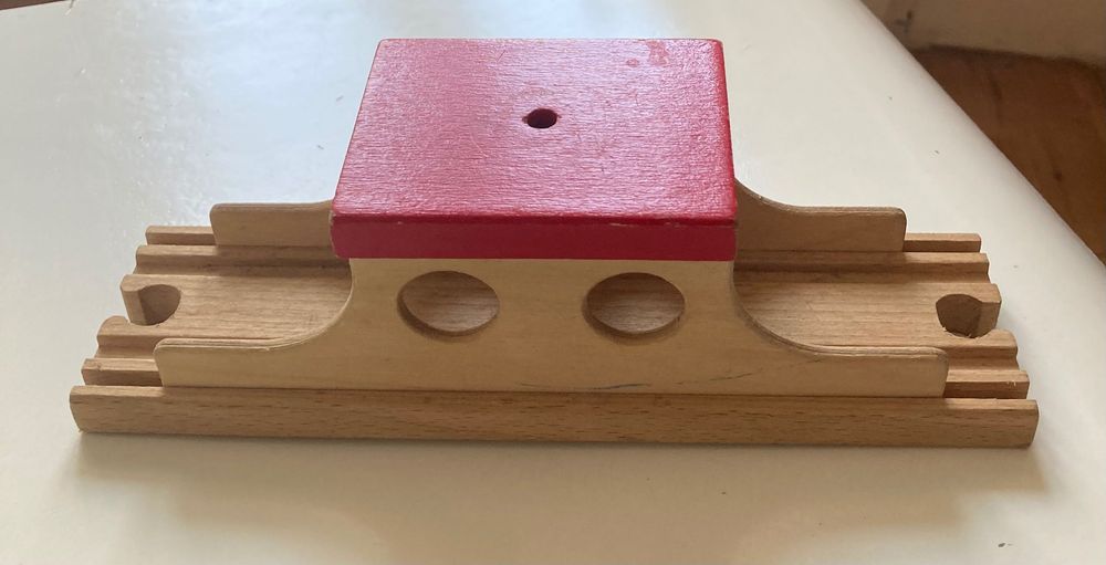 Peça para comboio de madeira