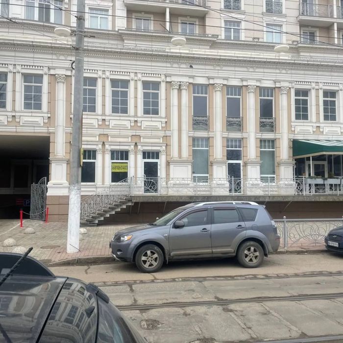 Здам фасад для бізнесу високий трафік,центр,вільне планування