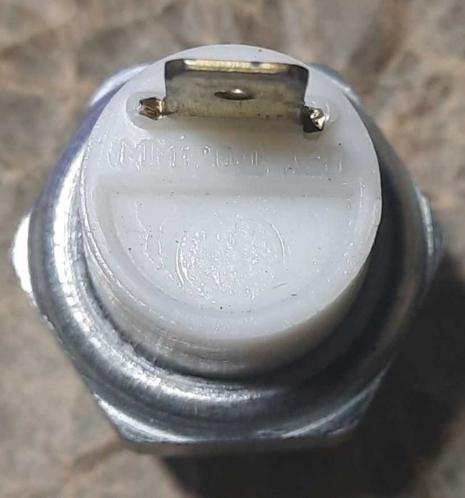 Датчик тиску масла  М 120Д на ВАЗ