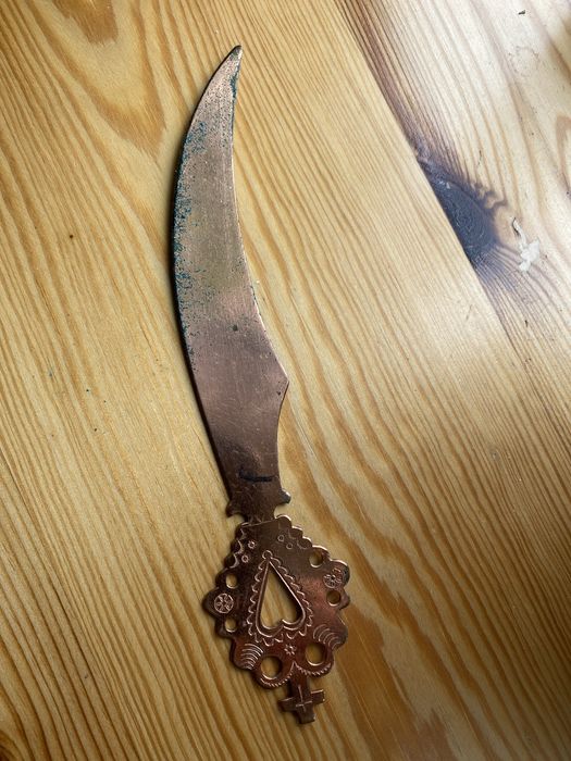 Noz miedziany ozdobny