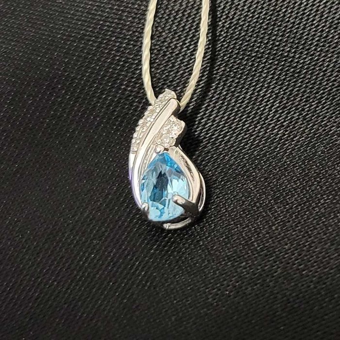 złota zawieszka z diamentami pr 375