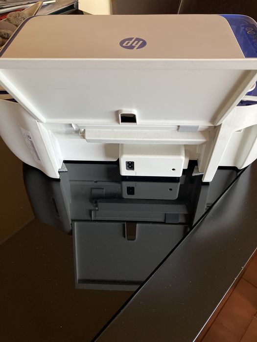 Impressora HP em bom estado com tinteiros a funcionar