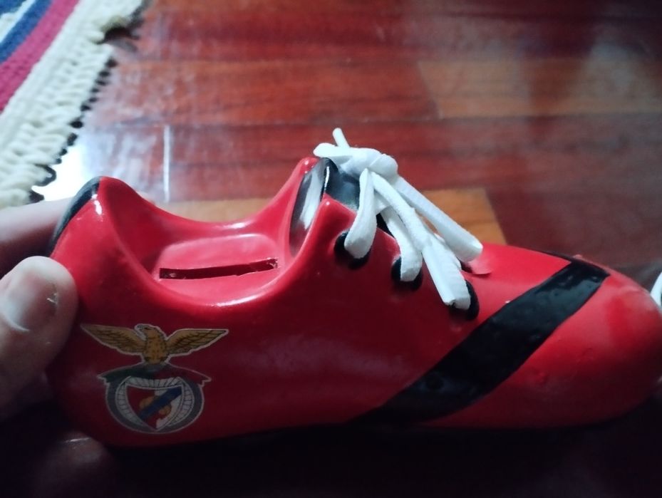 Mealheiro e caneca autógrafada do Benfica