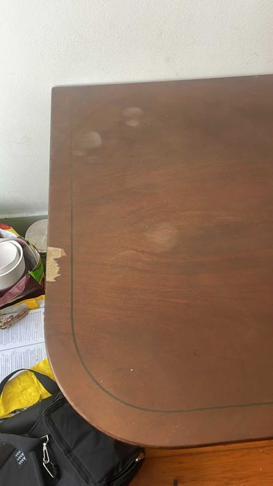 Mesa estilo inglês em mogno maciço, patas de leão (tenho 2)