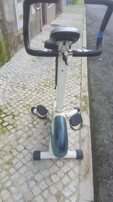 Bicicleta  estática para ginástica