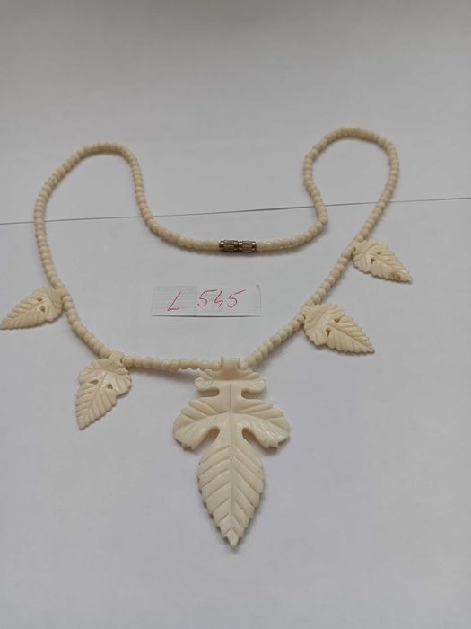 L545, naszyjnik kolor kości liście starocie vintage bibelot