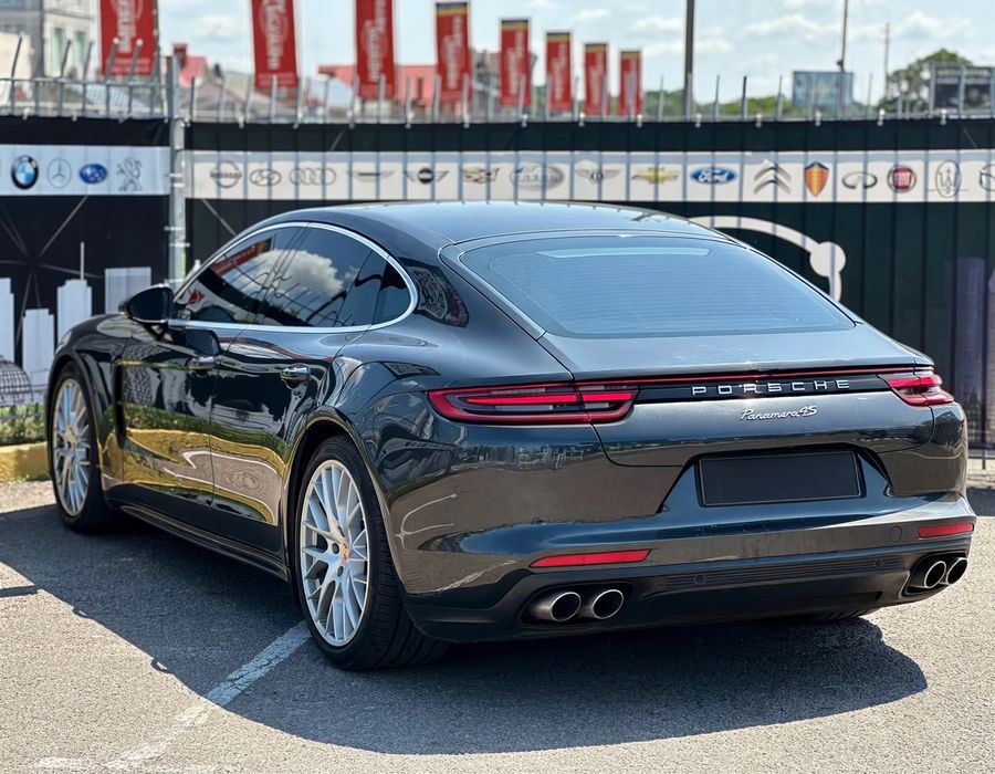 Porsche Panamera 4S