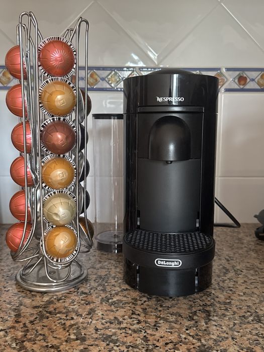 Máquina Nespresso Vertuo & Suporte Cápsulas