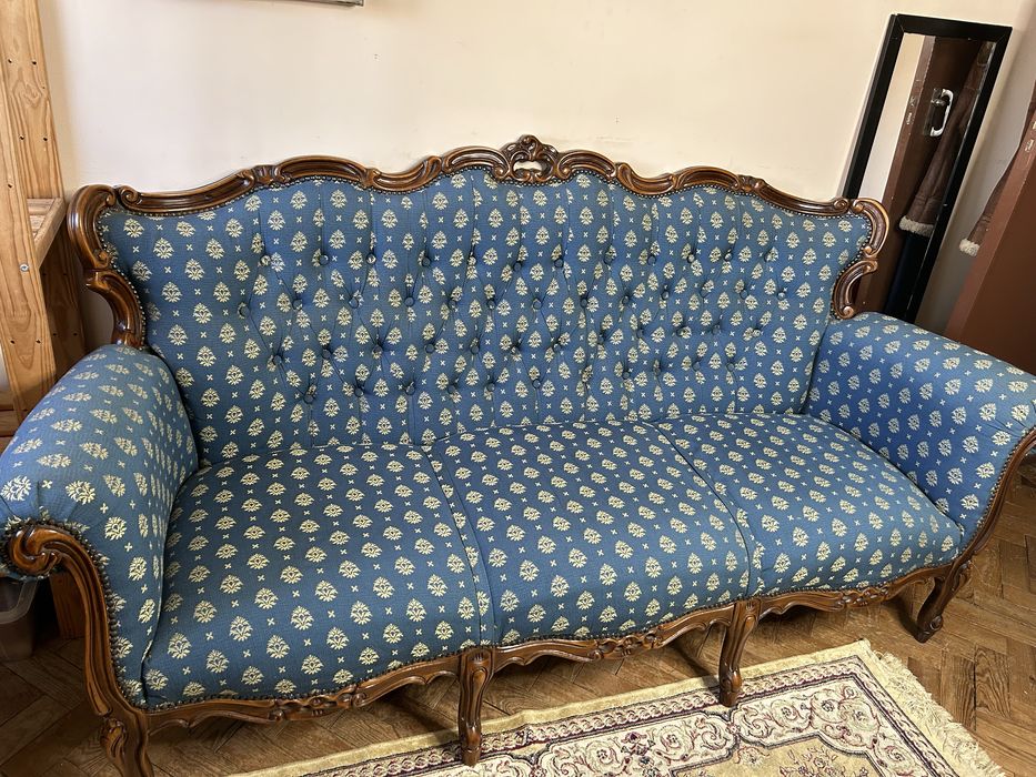 . Sofá antigo em excelente estado de conservação.