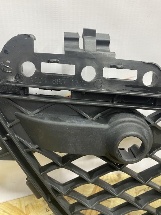 Решетка решітка в бампер Mercedes C 204 , 204 885 1324