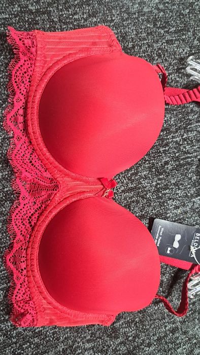 Biustonosz beldona by triumph w rozmiarze 70C, czwrwony push up
