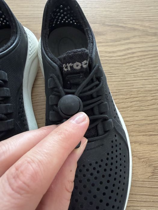 Sneakersy czarne z białą podeszwą Crocs LiteRide rozmiar J1 EUR 32-33