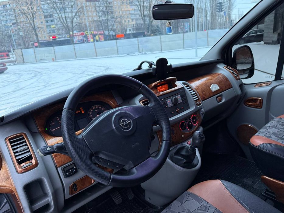 Opel Vivaro 2007 пассажир