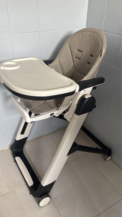 Cadeirinha de alimentacao