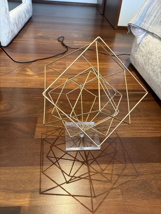 Vendo peca decorativa em dourado NOVA