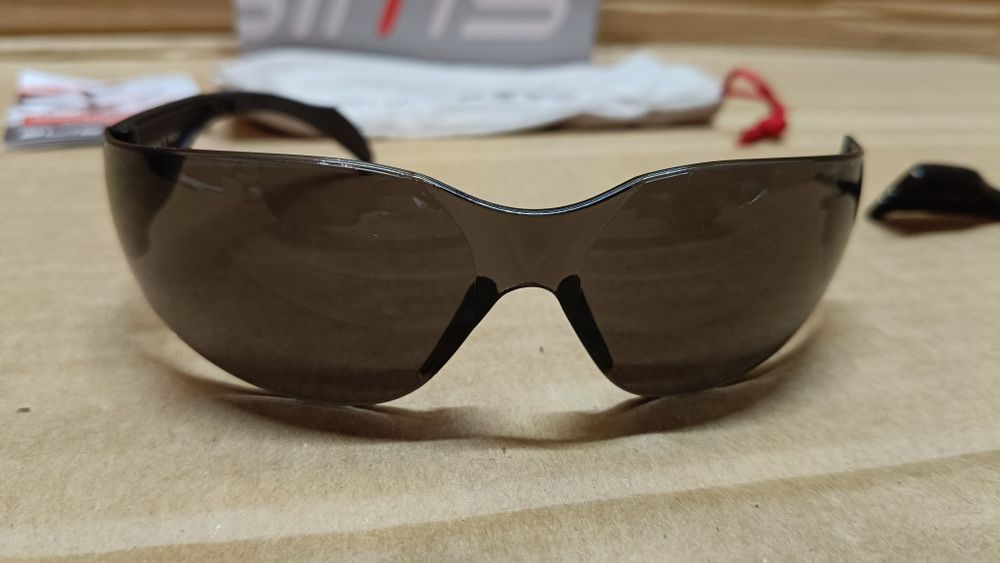 Okulary rowerowe swisseye jako uszkodzone