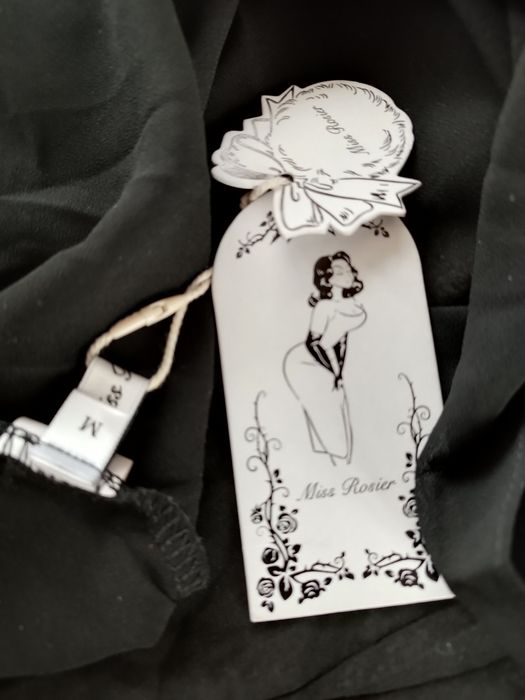 Sukienka Miss Rosier z metką