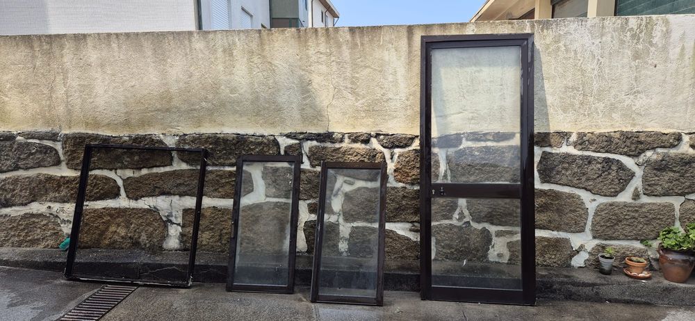 Porta e janela de aluminio com aros 205 x 85 cms
