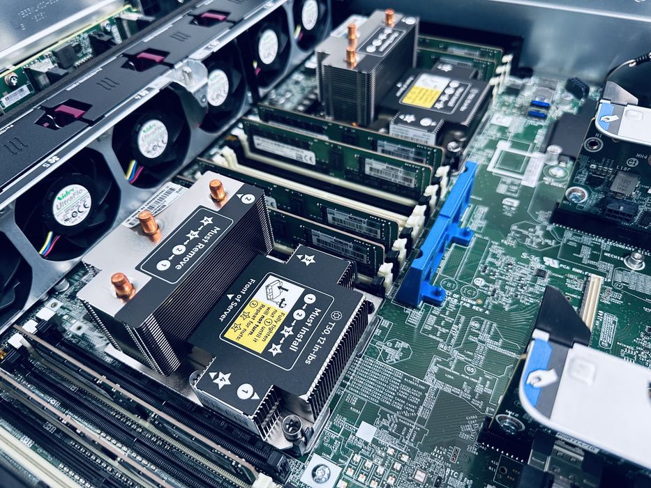 Сервер HP Proliant DL380 GEN10 SFF NVME + SATA