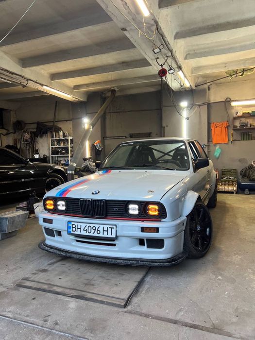 Продам BMW 30 2.8