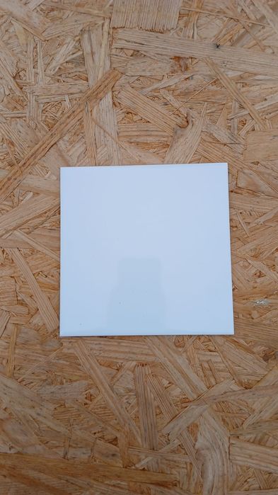 Sprzedam kafelki białe w połysku.